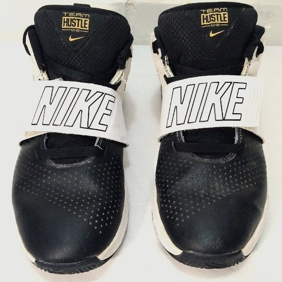 Nike Team Hustle D8 Basketball Shoes Sneakers White 881941-009 Boys Youth Size 7 - Picture 2 of 11